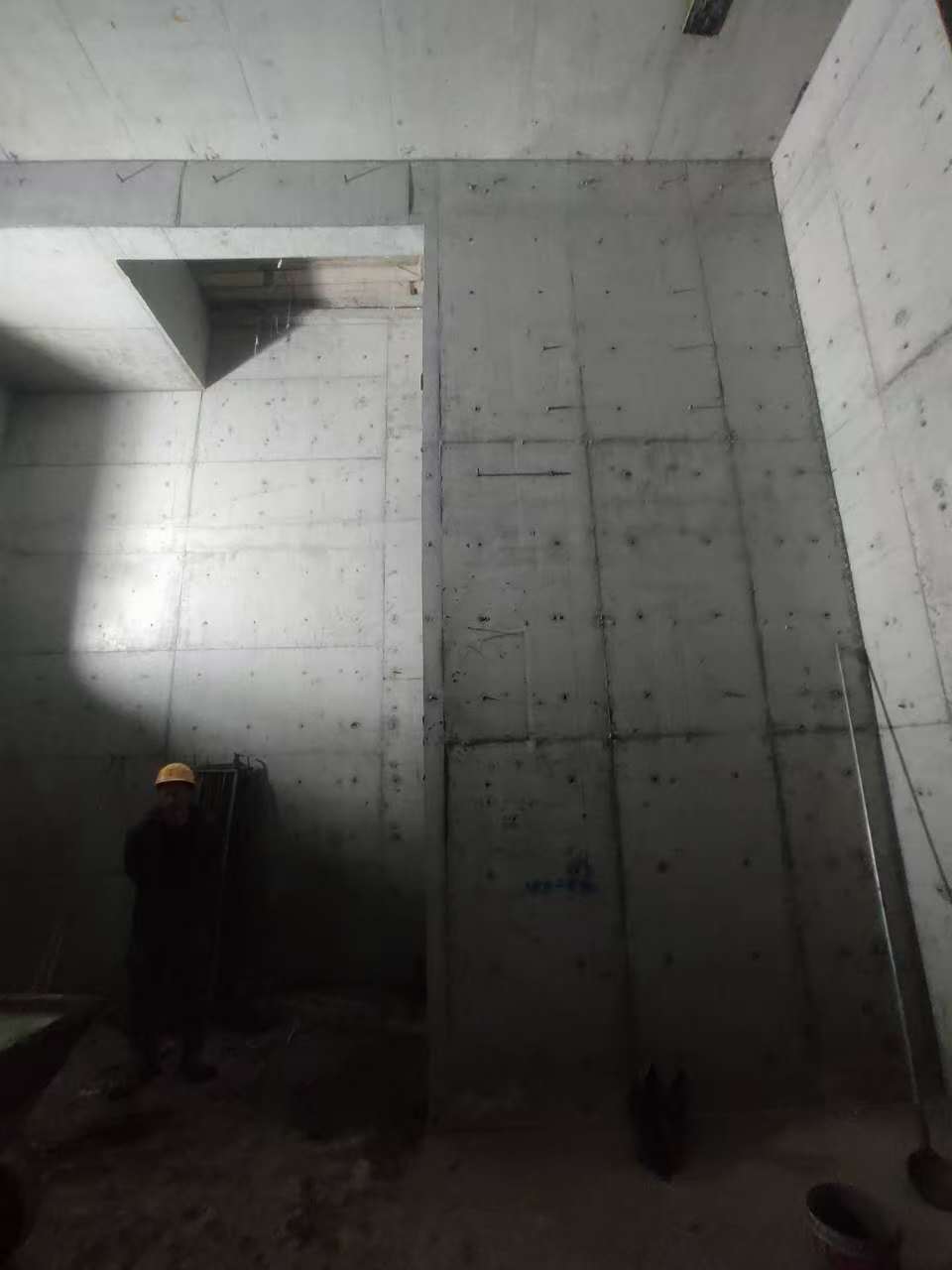 北辰墙上开槽钢筋断了有影响吗